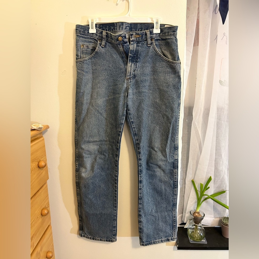 Levi Vintage Wrangler Jeans. Size 31x30 regular fit, medium wash